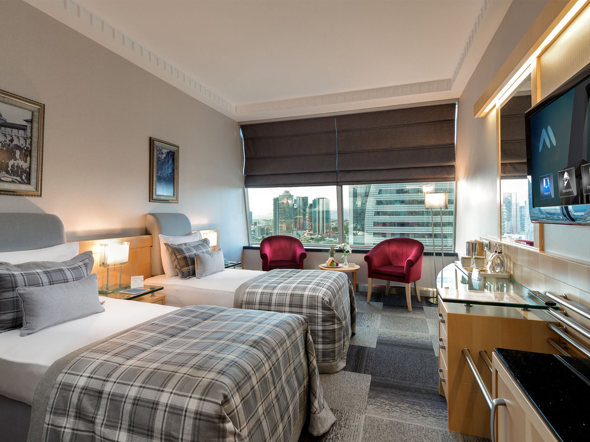 Metropolitan Hotel 5*